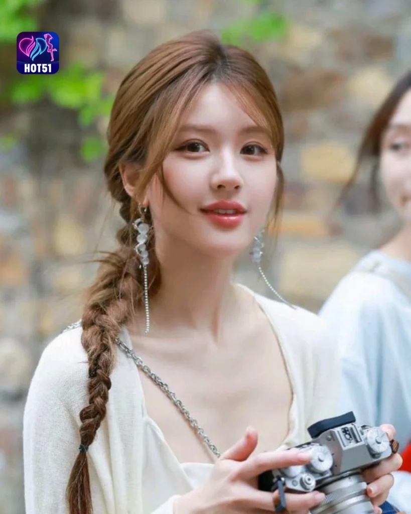  Stunning Zhao Lusi Photos on HOT51 Platform