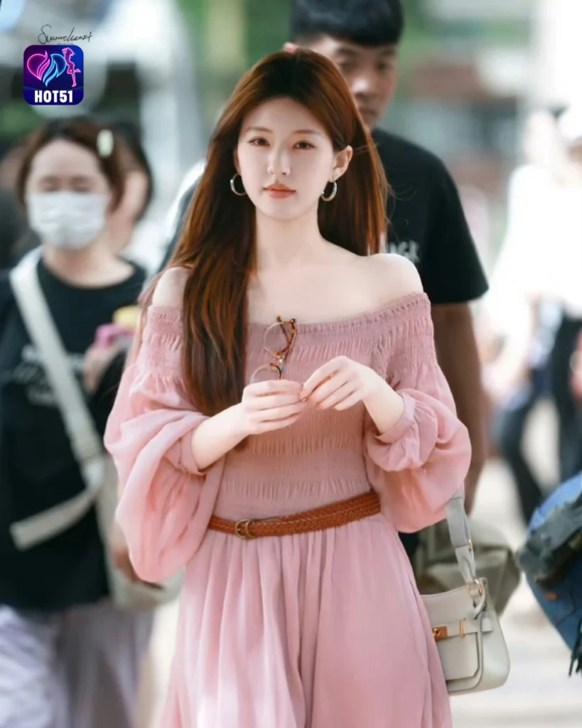 Stunning Zhao Lusi Photos on HOT51 Platform