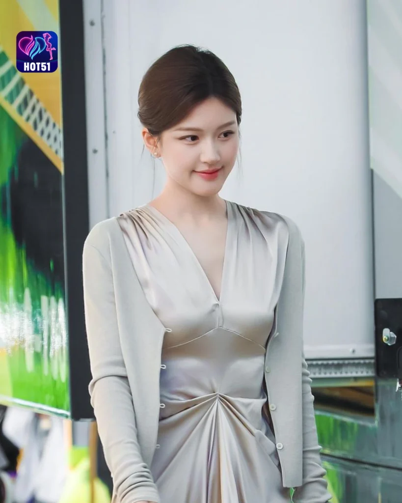  Stunning Zhao Lusi Photos on HOT51 Platform 