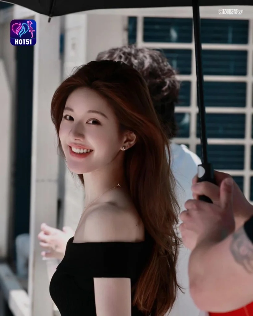  Stunning Zhao Lusi Photos on HOT51 Platform