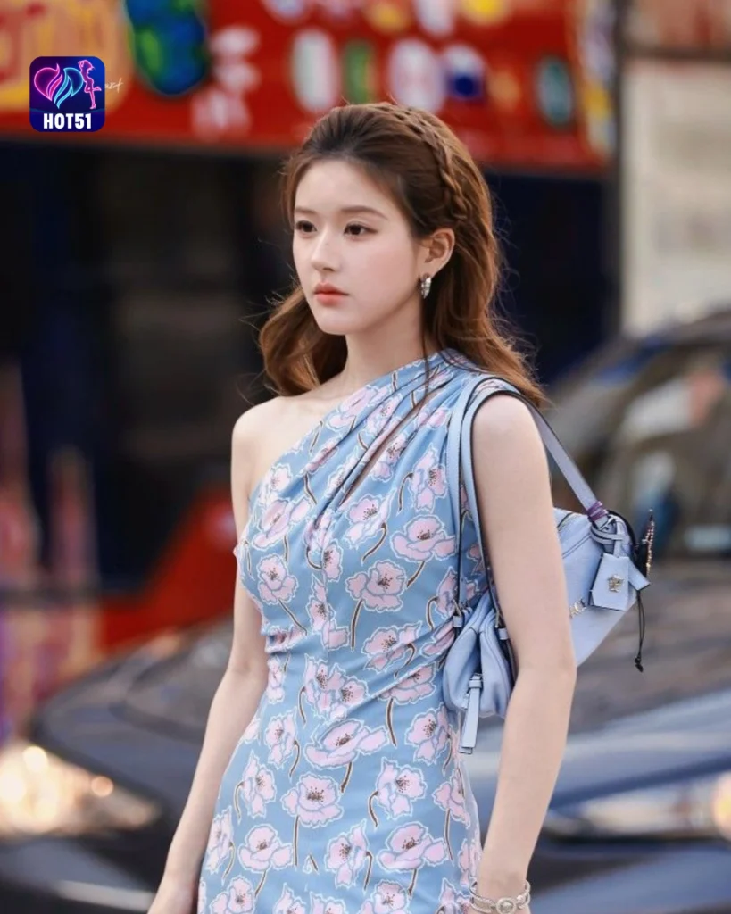 Stunning Zhao Lusi Photos on the HOT51 Platform