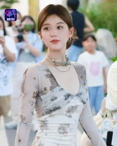 Read more about the article Beautiful Stunning Zhao Lusi Photos on the HOT51 Platform