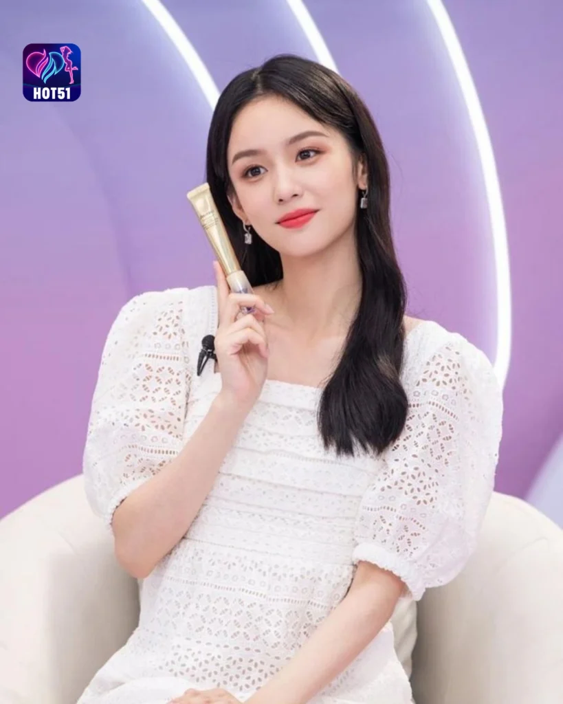  Stunning Zhou Ye Photos Featured on HOT51 Platform