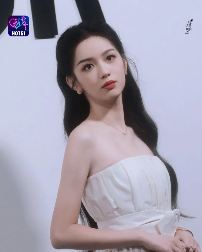  Stunning Zhou Ye Photos Featured on HOT51 Platform