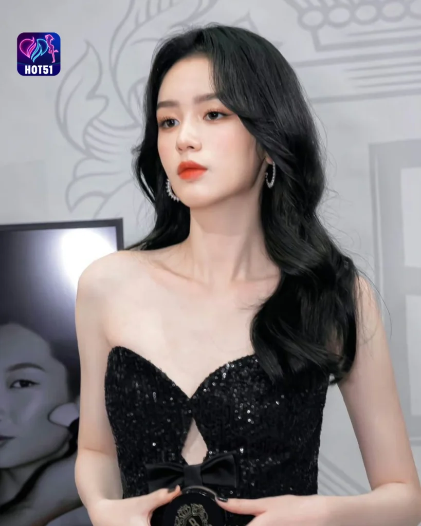  Stunning Zhou Ye Photos on HOT51 Platform