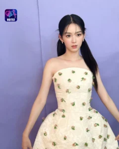 Read more about the article Beautiful Stunning Zhou Ye Photos on HOT51 Platform