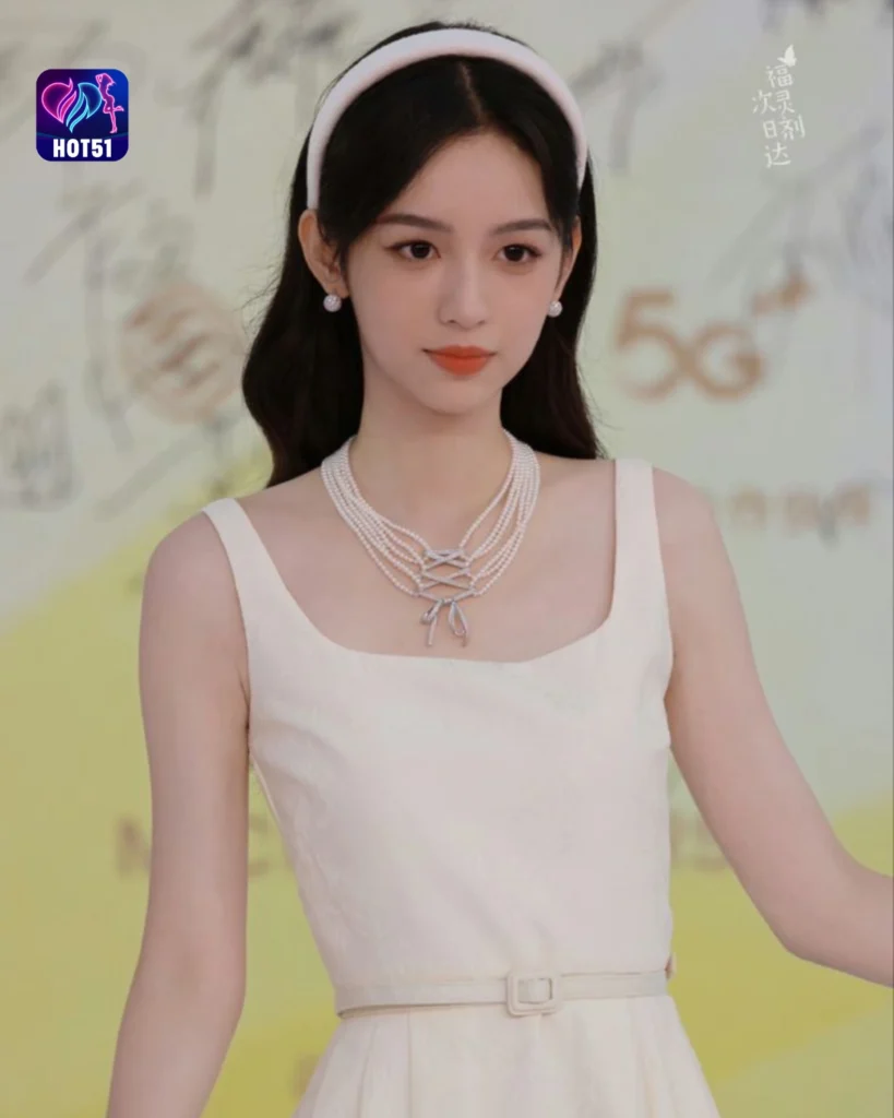  Stunning Zhou Ye Photos on HOT51 Platform