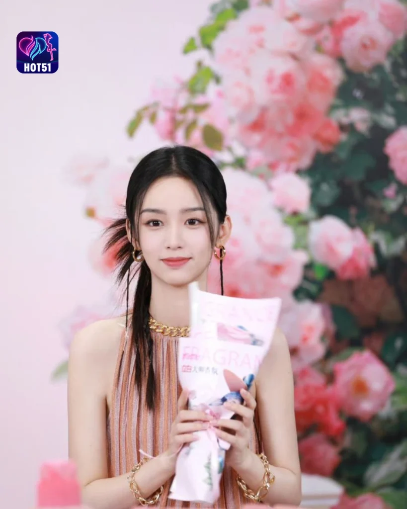  Stunning Zhou Ye Photos on HOT51 Platform