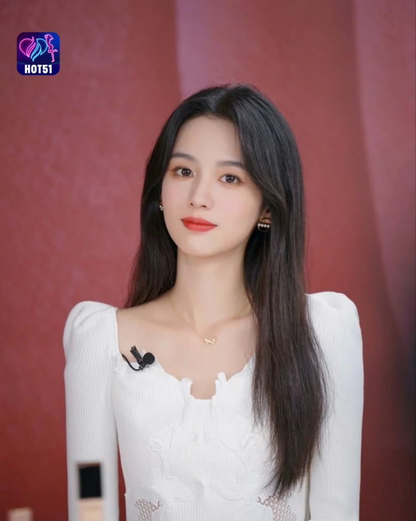  Stunning Zhou Ye Photos on HOT51 Platform