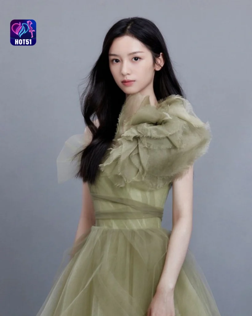  Stunning Zhou Ye Photos on HOT51 Platform