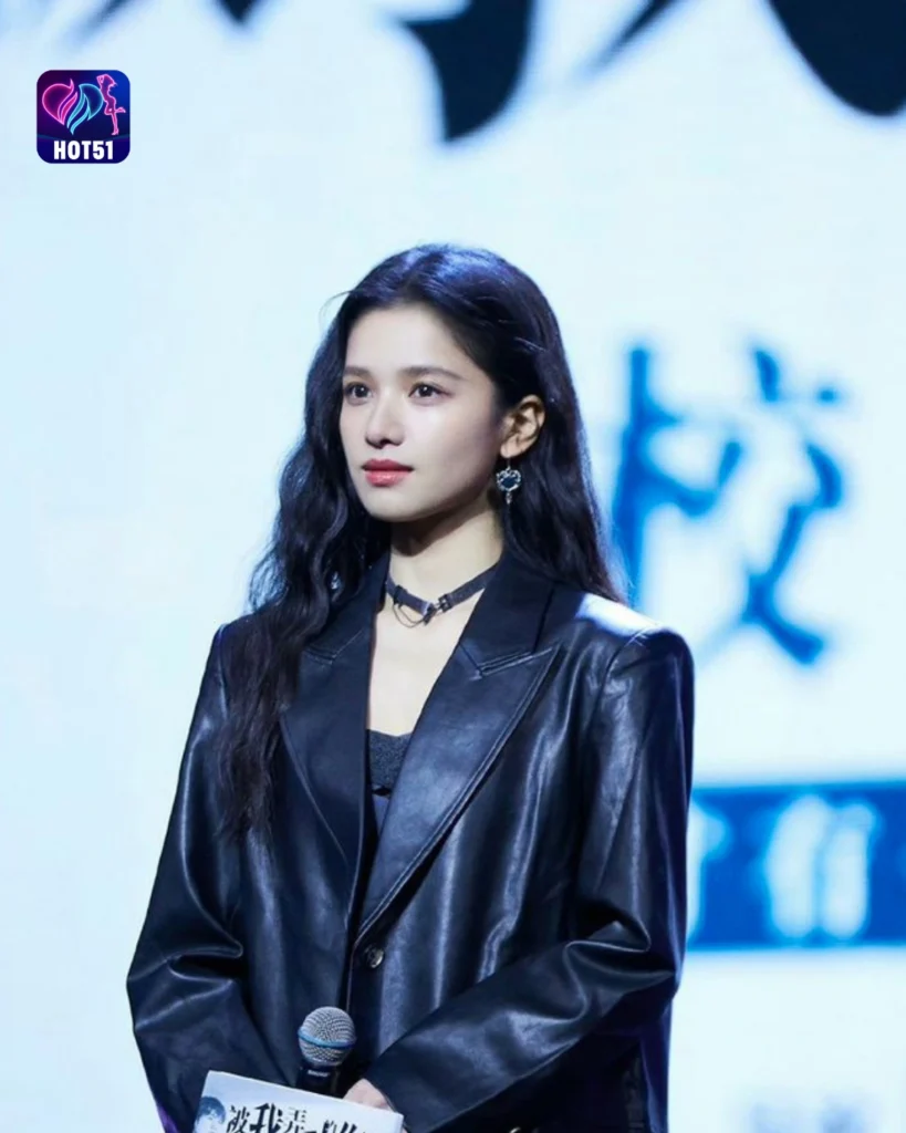  Zhang Jingyi’s Stunning Photos on HOT51 Platform