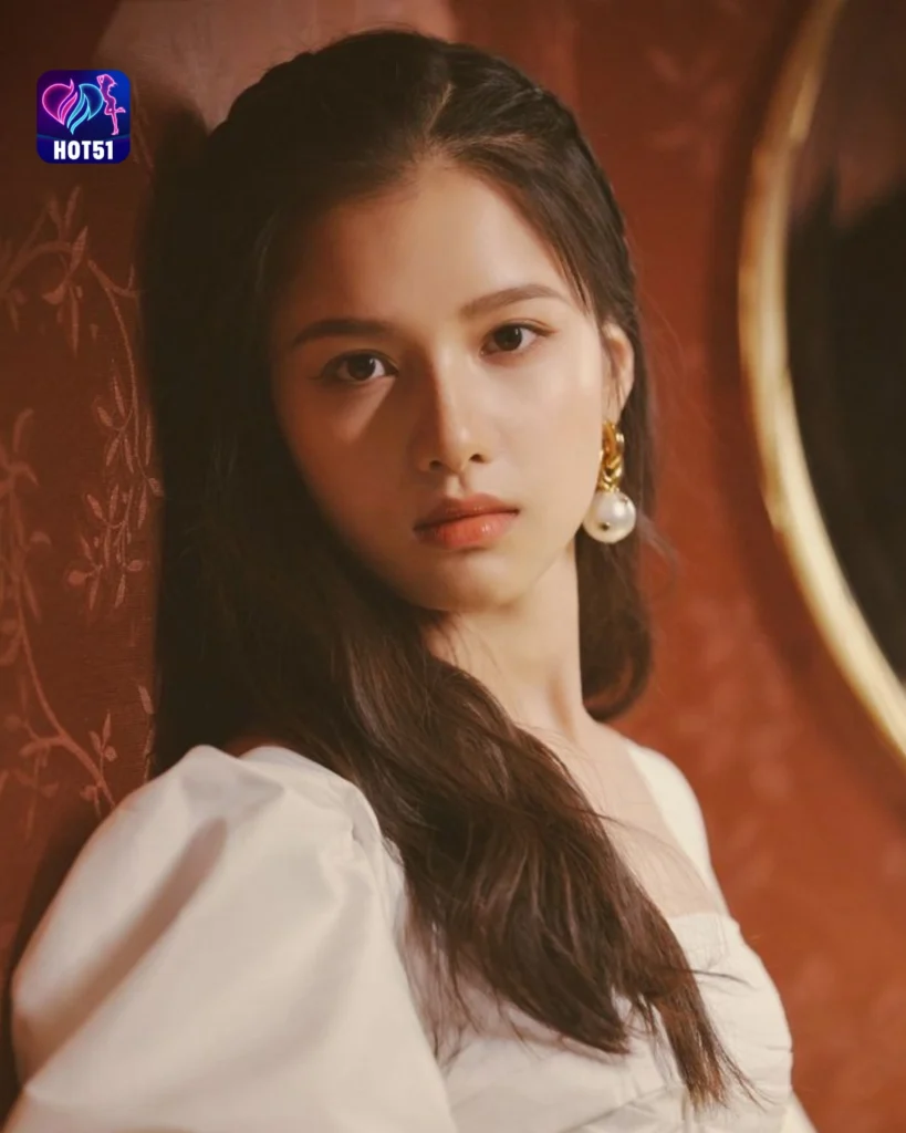 Zhang Jingyi's Stunning Photos on HOT51 Platform