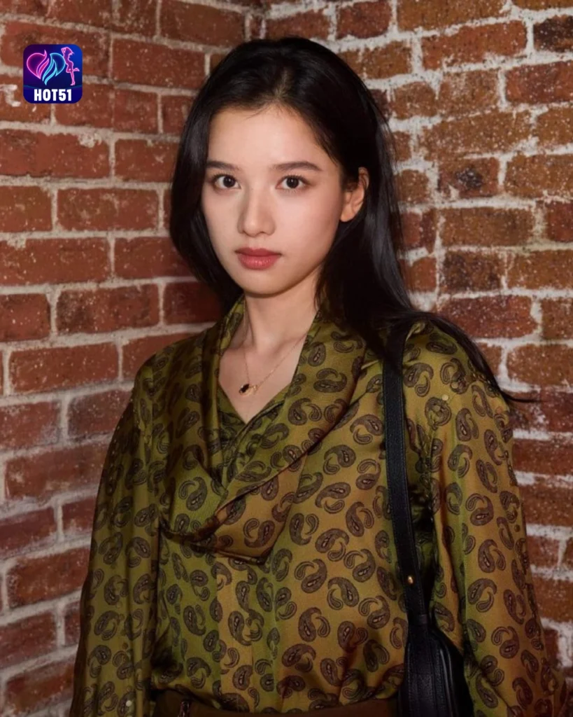  Zhang Jingyi’s Stunning Photos on HOT51 Platform