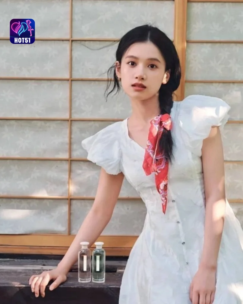 Zhang Jingyi's Stunning Photos on HOT51 Platform