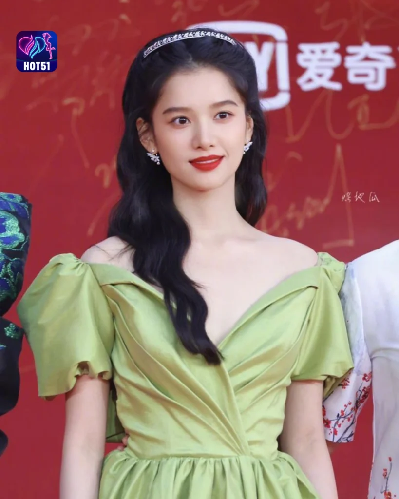 Zhang Jingyi's Stunning Photos on HOT51 Platform