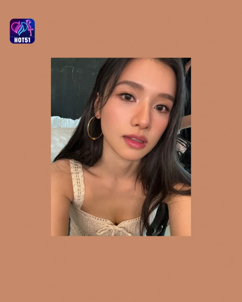  Zhang Jingyi’s Stunning Photos on HOT51 Platform