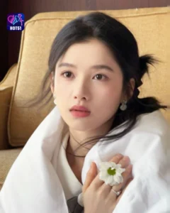 Read more about the article Beautiful Zhang Jingyi Stunning Photos on HOT51 Platform