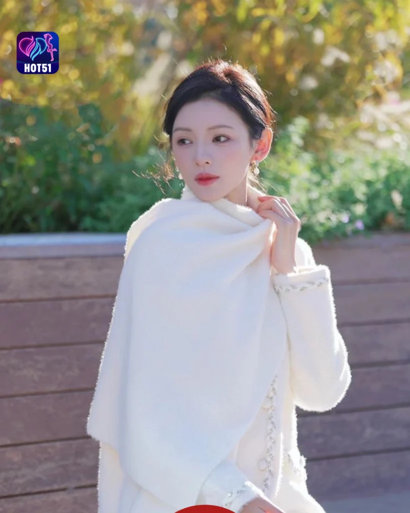  Zhang Yuxi Stunning Photos on HOT51 Platform
