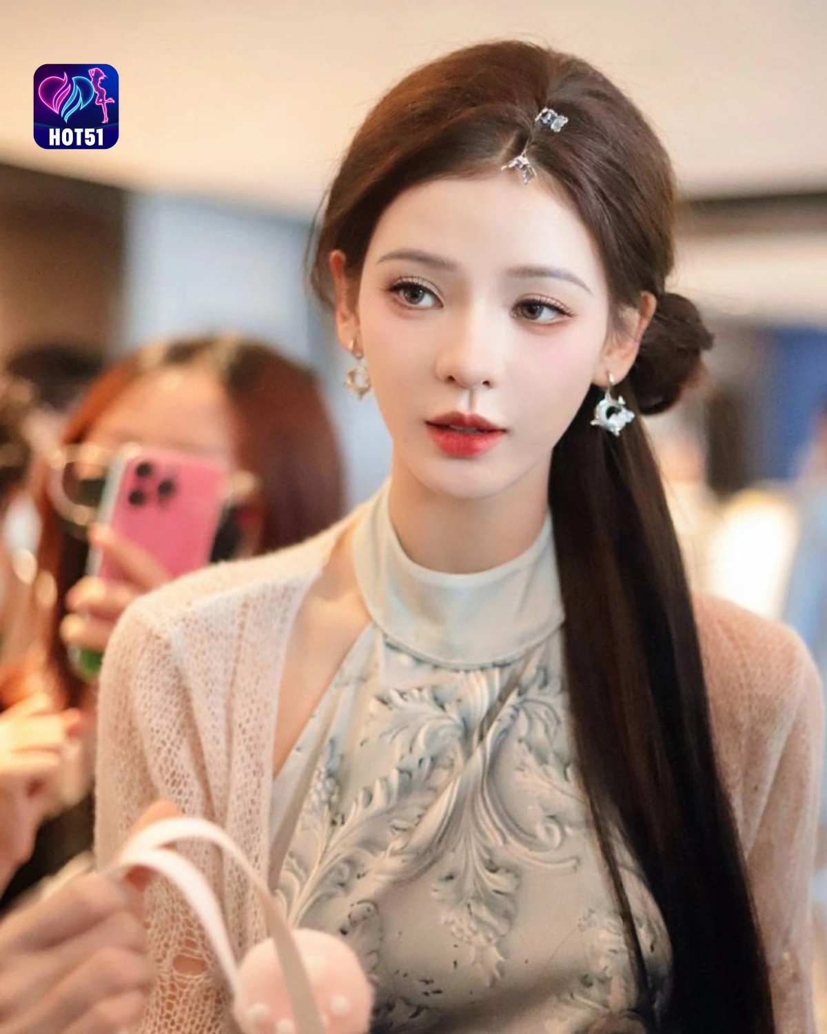 You are currently viewing Beautiful Zhang Yuxi Stunning Photos on HOT51 Platform