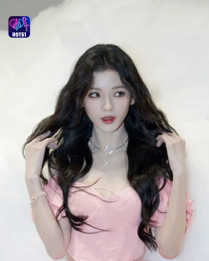  Zhang Yuxi Stunning Photos on HOT51 Platform