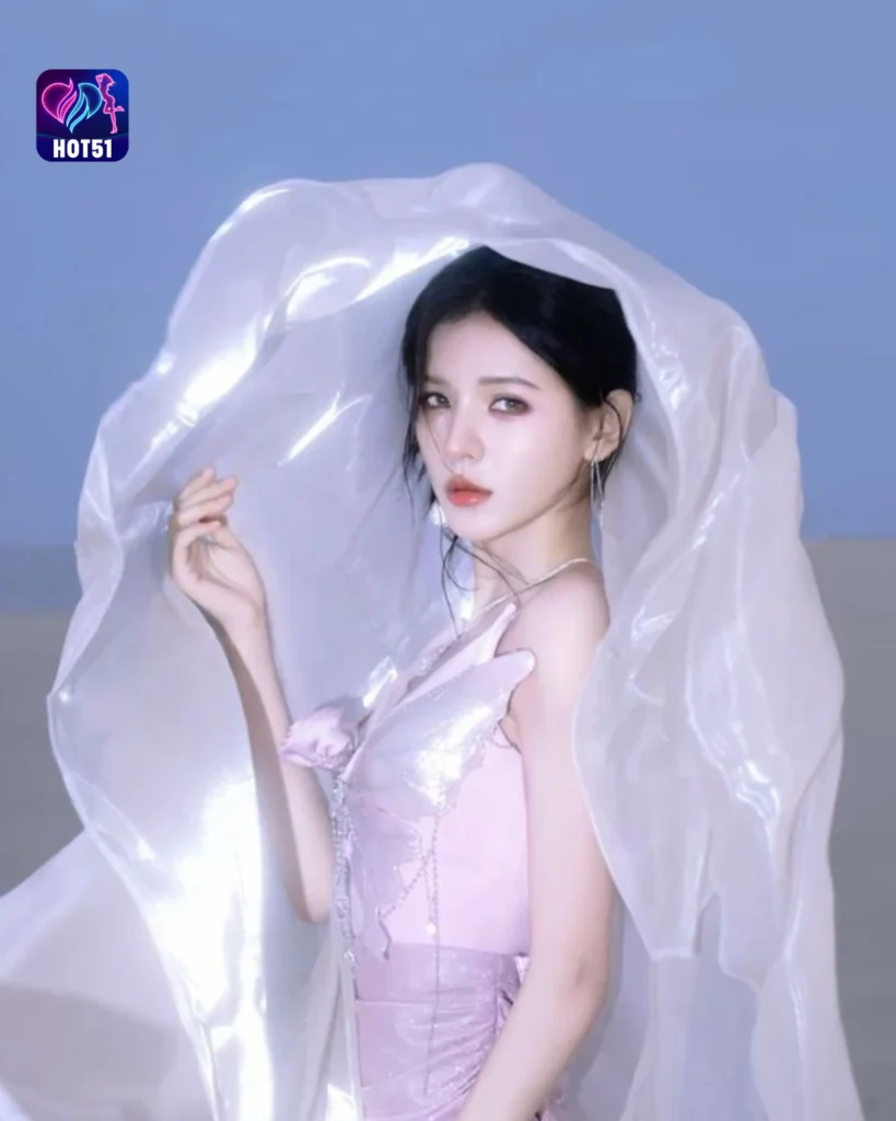  Zhang Yuxi Stunning Photos on HOT51 Platform