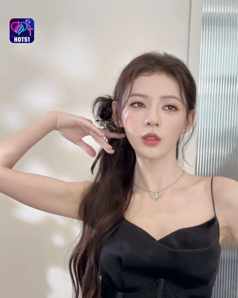  Zhang Yuxi’s Stunning Photos on HOT51 Platform