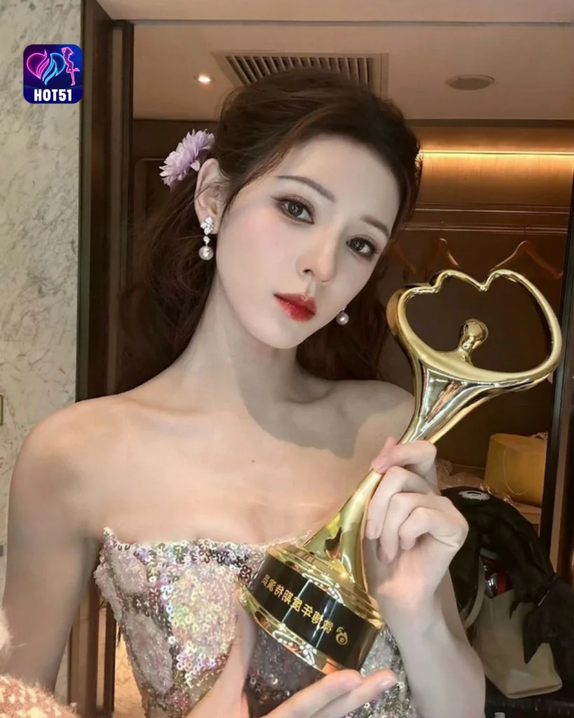  Zhang Yuxi’s Stunning Photos on HOT51 Platform