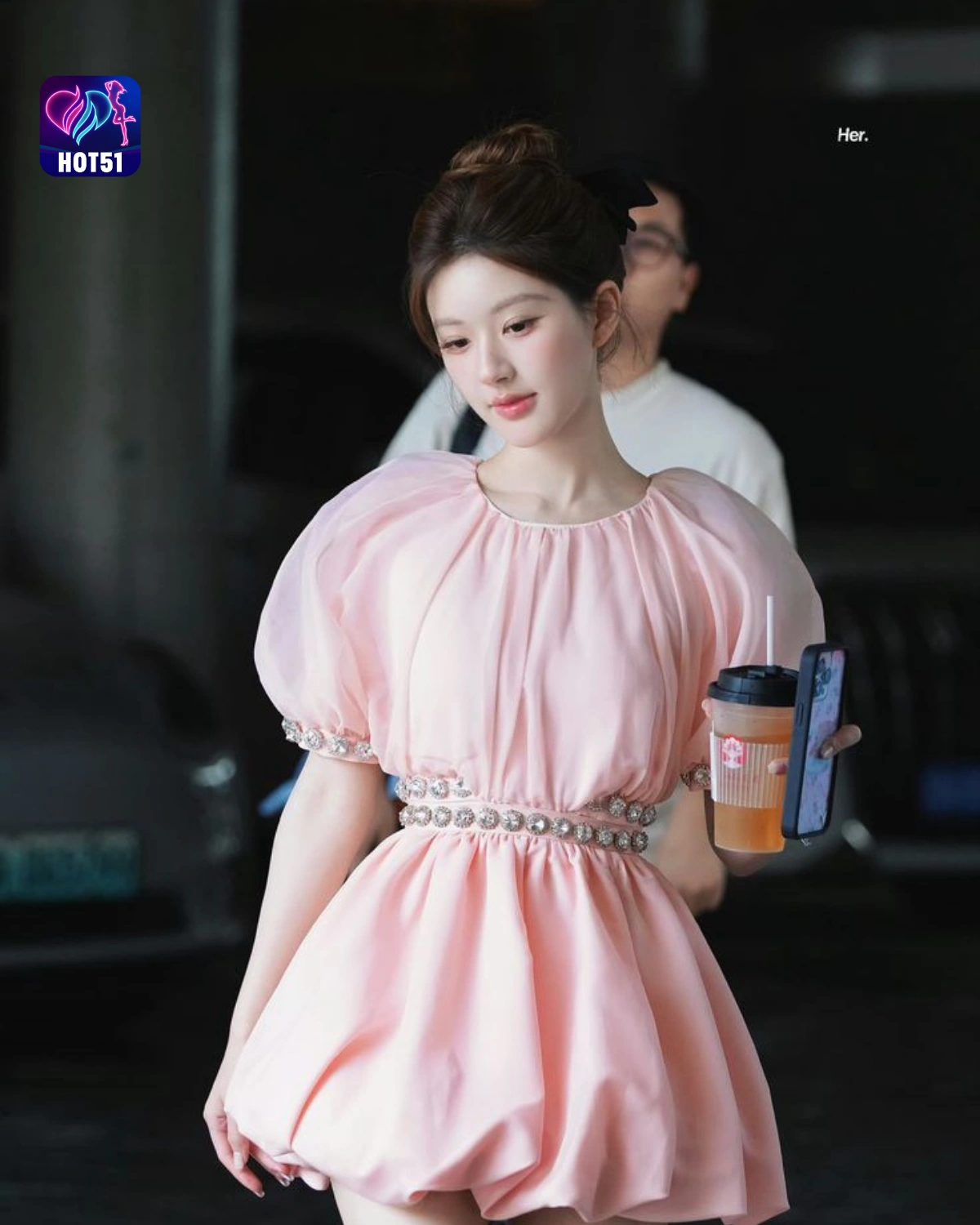 You are currently viewing Beautiful Zhao Lusi Stunning Photos on HOT51 Platform