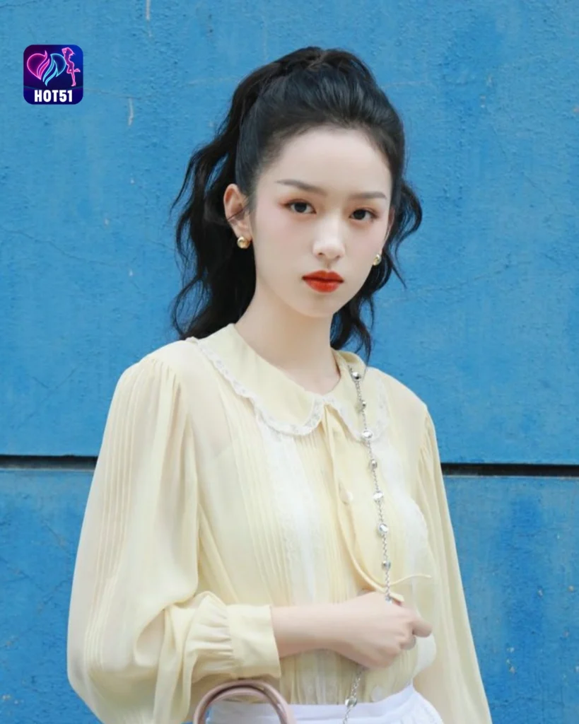  Zhou Ye's Stunning Photos on HOT51 Platform