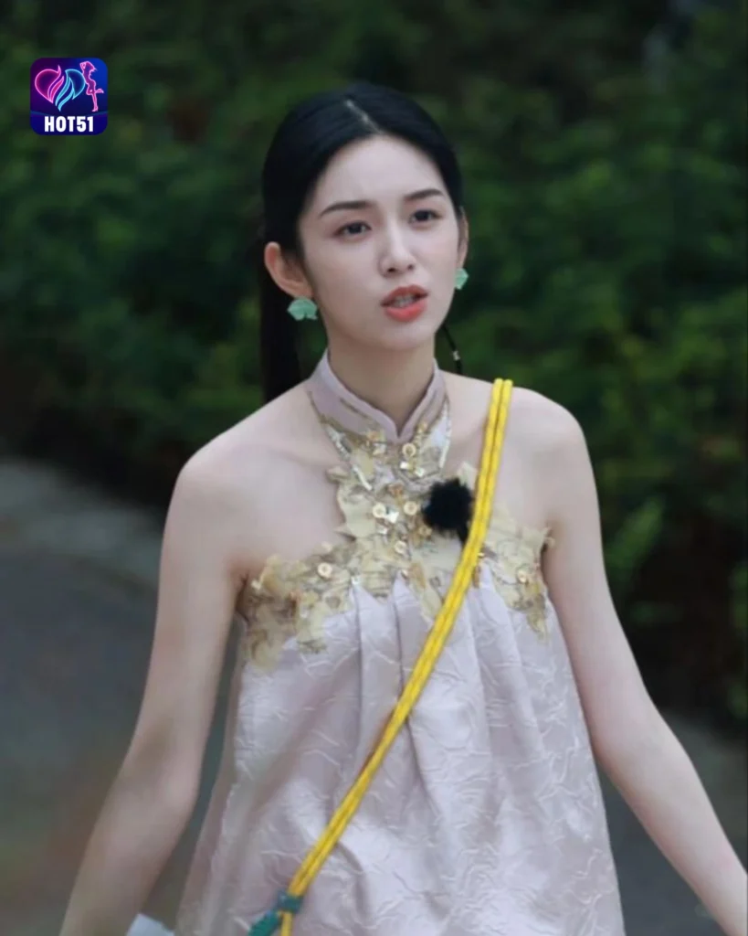  Zhou Ye's Stunning Photos on HOT51 Platform