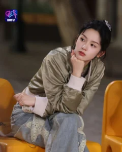 Read more about the article Beautiful Zhou Ye’s Stunning Photos on HOT51 Platform